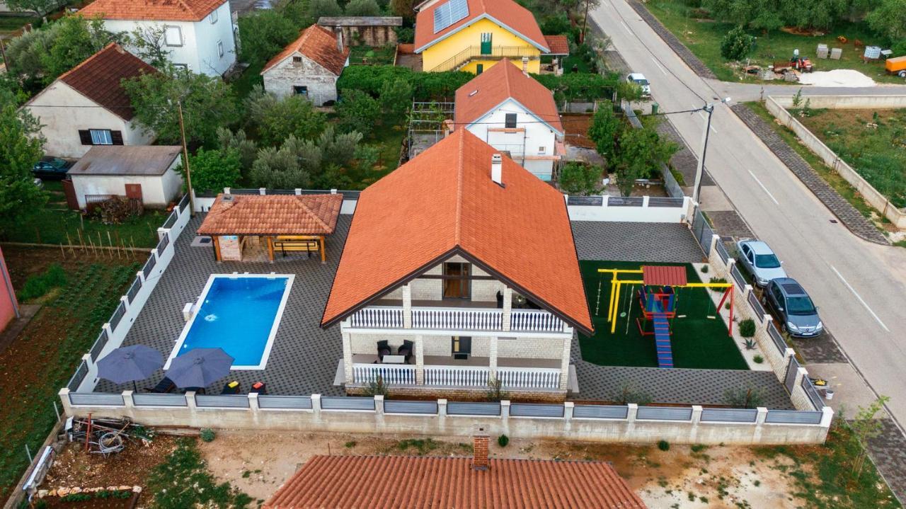 Villa Family House Moja Jube Oklaj Exterior foto