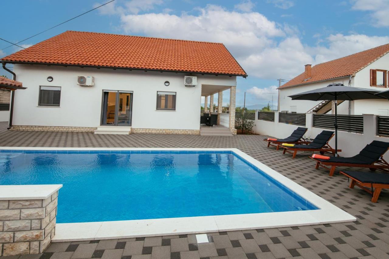 Villa Family House Moja Jube Oklaj Exterior foto