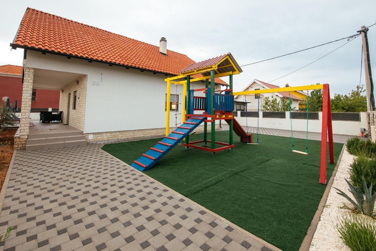 Villa Family House Moja Jube Oklaj Exterior foto